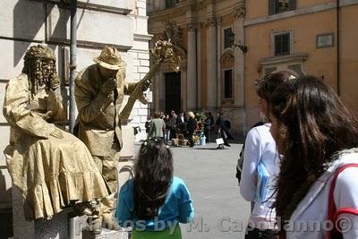 La statua vivente: mimo, l'artista di strada...