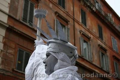 La statua vivente: mimo, l'artista di strada...