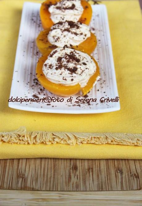 PESCHE CON CREMA E BRICIOLE DI BISCOTTI di Dolcipensieri