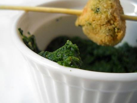 radiatori con crema di spinaci e polpettine di ceci