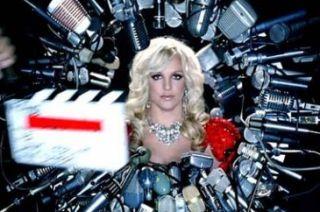 Hold It Against Me, Britney Spears Lotta Con Sè Stessa nel Nuovo Video