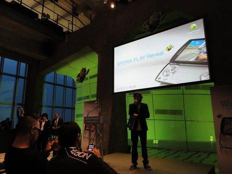 180820 200922396587428 120870567925945 767579 5569922 n YourLifeUpdated prova il nuovo Xperia Play [Foto e Video]