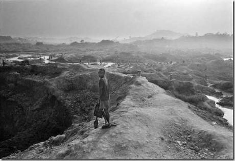 photo by Kadir van Lohuizen / NOOR
Diamond matters 2004
Mines in Koidu, Sierra Leone