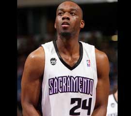 Carl Landry agli Hornets in cambio di Thorton. Hinrich agli Hawks