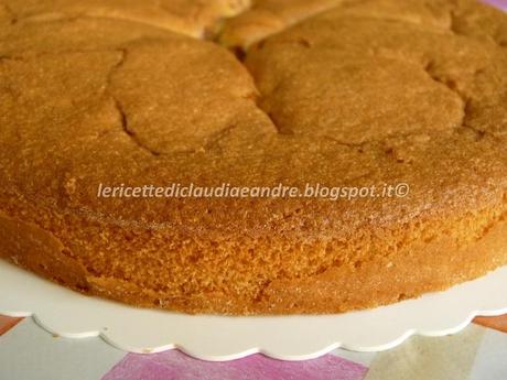 Torta morbida all'olio con confettura di fragole