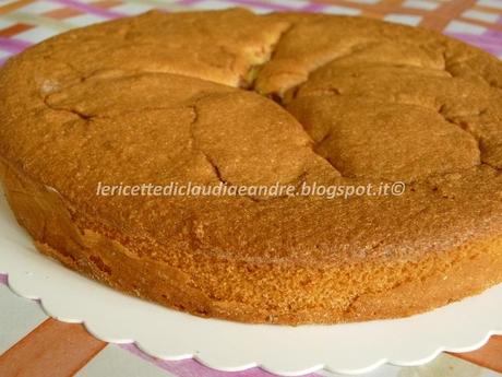 Torta morbida all'olio con confettura di fragole