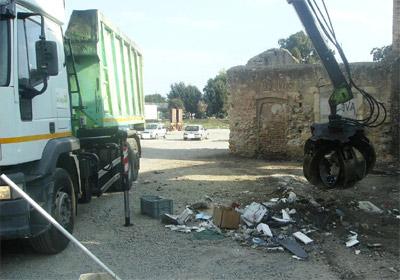 Crotone, ripulita l'area alle spalle del Tribunale