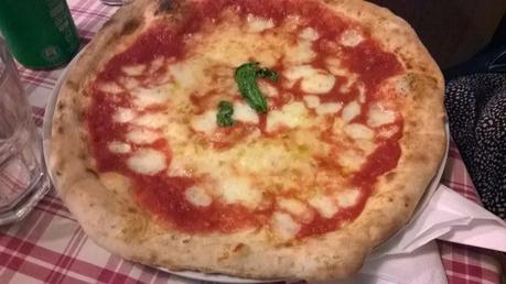 A pranzo da Sugo con pizza napoletana