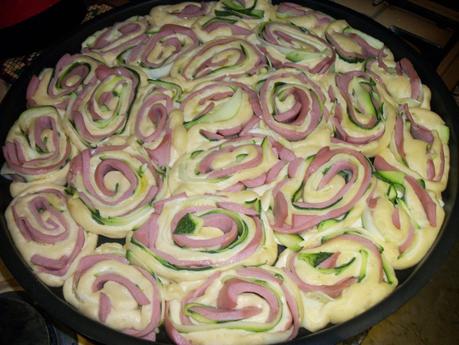 Rose di wurstel e zucchine.