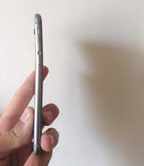 Incredibile l'Iphone 6 si piega se lo metti in tasca...quelli di Samsung già pronti con il Galaxy Curved