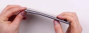 Incredibile l'Iphone 6 si piega se lo metti in tasca...quelli di Samsung già pronti con il Galaxy Curved