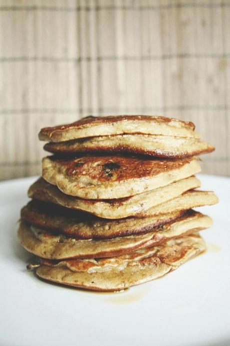 Pancakes con mirtili e banane