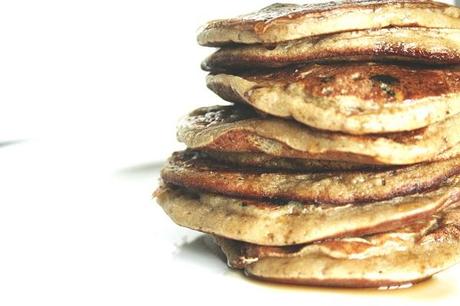 Pancakes con  mirtilli e banane