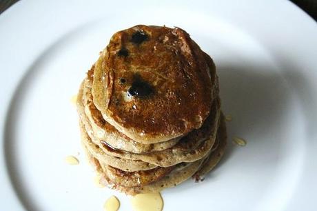 Pancakes con  mirtilli e banane