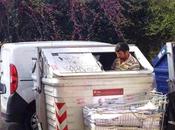 Quindici foto rovistatori rifiuti vostro calendario 2015. mese gennaio mettiamo quella gruppo bambini portati razzolare nella monnezza genitori?