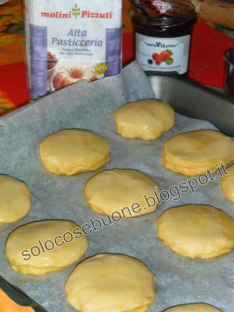 Brioche veneziane con marmellata