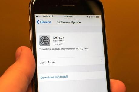 Apple rilascia iOS 8.0.1 e lo ritira poco dopo: guida al downgrade