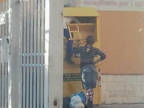 Quindici foto dei cassonetti gialli per il vostro calendario 2015. Dodici mesi più tre foto di riserva, quali scegliamo?