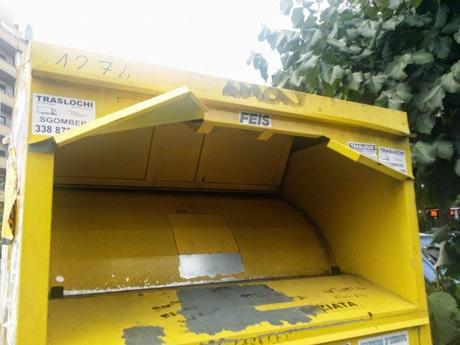 Quindici foto dei cassonetti gialli per il vostro calendario 2015. Dodici mesi più tre foto di riserva, quali scegliamo?