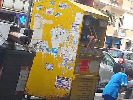 Quindici foto dei cassonetti gialli per il vostro calendario 2015. Dodici mesi più tre foto di riserva, quali scegliamo?