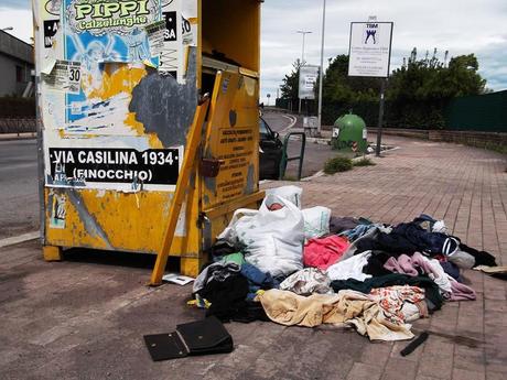Quindici foto dei cassonetti gialli per il vostro calendario 2015. Dodici mesi più tre foto di riserva, quali scegliamo?