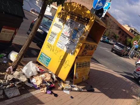 Quindici foto dei cassonetti gialli per il vostro calendario 2015. Dodici mesi più tre foto di riserva, quali scegliamo?