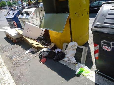 Quindici foto dei cassonetti gialli per il vostro calendario 2015. Dodici mesi più tre foto di riserva, quali scegliamo?