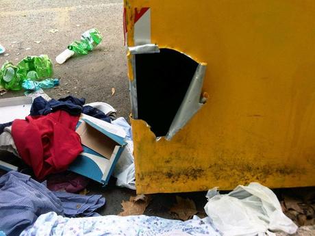 Quindici foto dei cassonetti gialli per il vostro calendario 2015. Dodici mesi più tre foto di riserva, quali scegliamo?