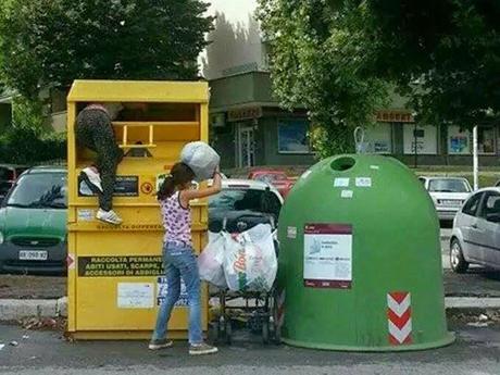 Quindici foto dei cassonetti gialli per il vostro calendario 2015. Dodici mesi più tre foto di riserva, quali scegliamo?