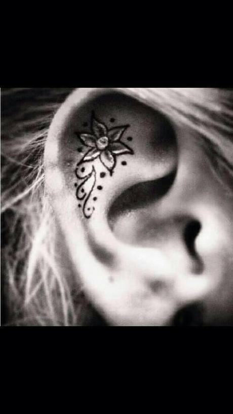Tattoo all'orecchio