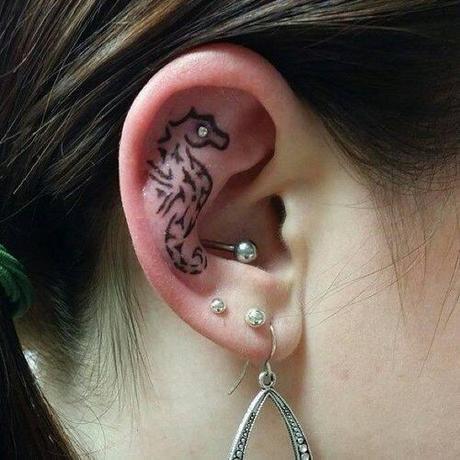 Tattoo all'orecchio