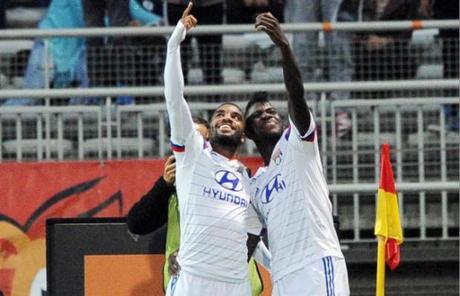 img-selfie-pour-lacazette-et-umtiti-1411584714_620_400_crop_articles-189504