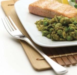 salmone-grigliato-con-pesto-di-legumi