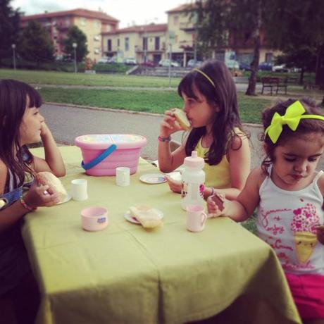 galateo-bambini-tavola-pic-nic