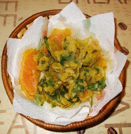 Fritto misto di verdure e aromi