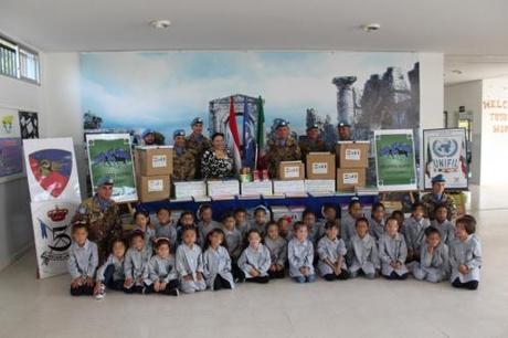 Libano/ Attività CIMIC. Gli Alpini e i Carabinieri donano materiale scolastico ai bambini libanesi