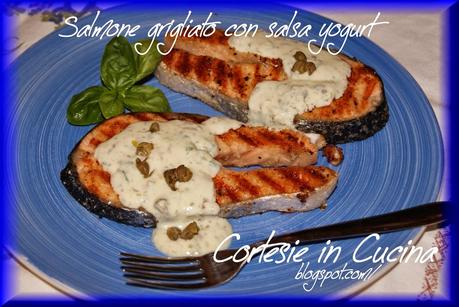 Salmone grigliato con salsa allo yogurt