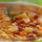 Minestra Di Patate E Fagioli damgas in cucina