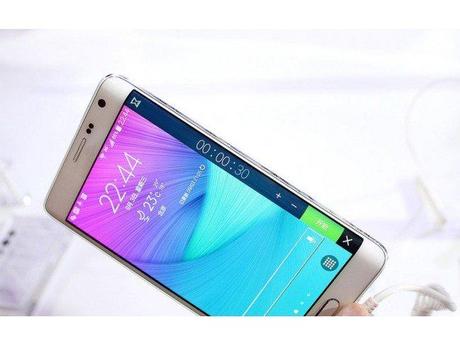 HDC Galaxy Note Edge 07 650x489 Galaxy Note Edge ed il clone da 249$ smartphone  samsung galaxy note edge samsung clone samsung 