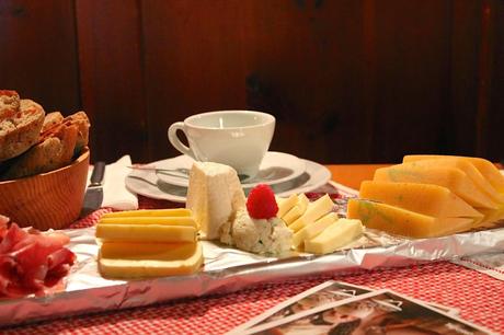 Colazione in alta quota alla Malga Sasso Piatto