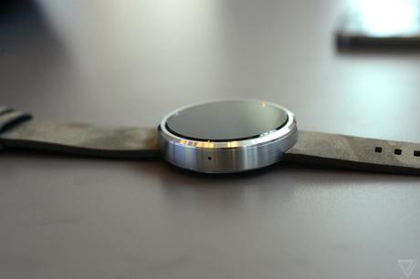 Moto 360: batteria migliorata grazie all'aggiornamento KGW42R