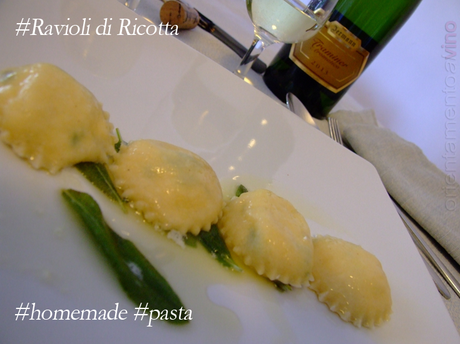 Ravioli di ricotta con burro e salvia