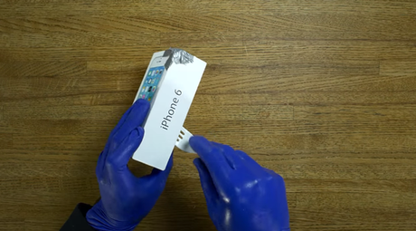 iPhone-6-unboxing-blue