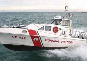 Immigrati: in arrivo a Crotone barcone con quasi 500 persone