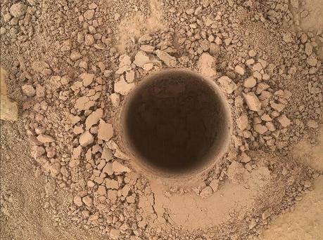 Insolite rocce sul suolo marziano(video: il rover Curiosity  sul monte Sharp)