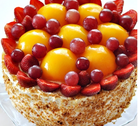 Torta con le fragole e pesche