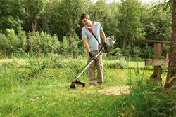 Giardiniere al lavoro