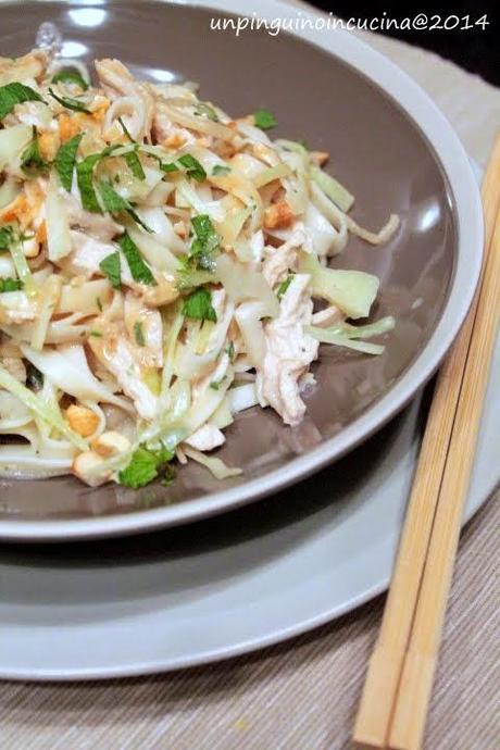 Noodles con pollo e tahini