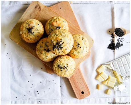 Muffin al cioccolato bianco e sesamo nero