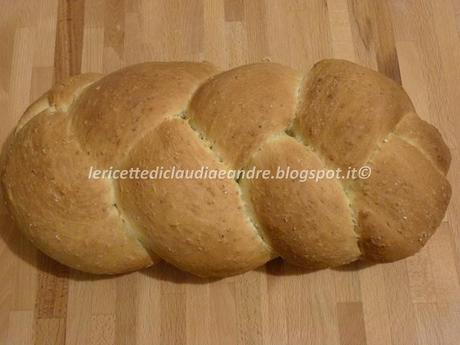 Treccia con crusca di avena e pochissimo lievito, a lunga lievitazione